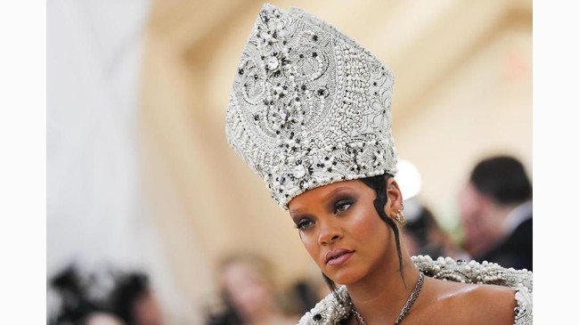 FOTO: Headpiece Terbaik di Met Gala 2018