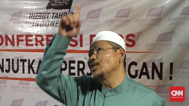 Eks Jubir HTI menegaskan organisasinya tidak pernah memiliki bendera resmi. Bendera yang kerap mereka bawa dan dibakar banser NU adalah bendera Rasulullah.