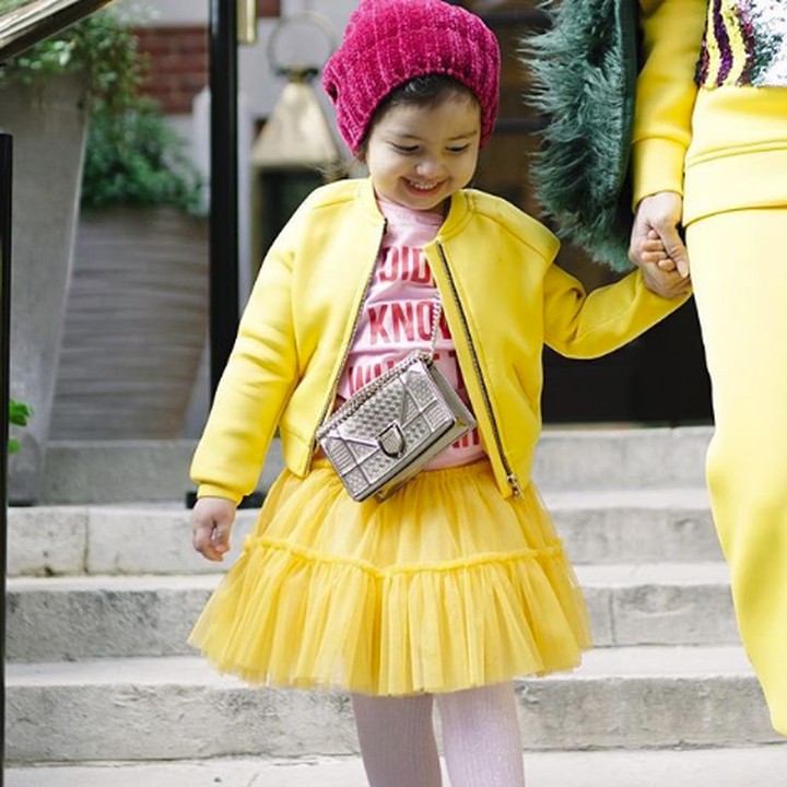 <p>Menggemaskan ya pakai baju berwarna kuning. (Foto: Instagram @mapheez via @aaisyahdhiarana111)</p>