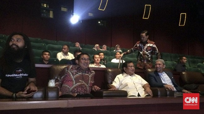 Ketua Umum Partai Gerindra Prabowo Subianto menghadiri pemutaran perdana film 212 The Power of Love yang bertemakan gerakan 212, di Jakarta, Selasa (8/5).