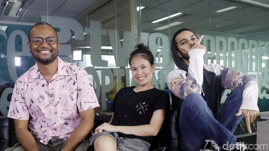 Group musik Dekat saat syuting acara 20Detik di Detikcom