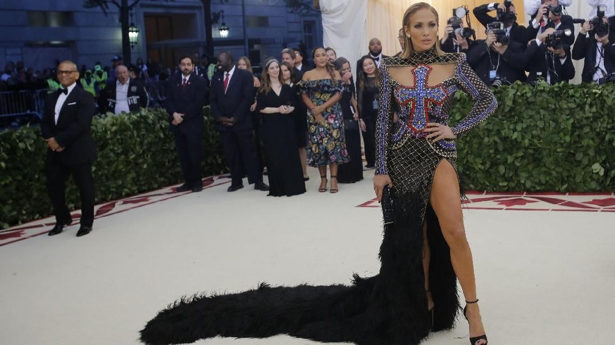 FOTO: Busana Terbaik yang Memukau di Met Gala 2018