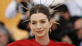 Anne Hathaway Diincar Film Live Action 'Sesame Street'