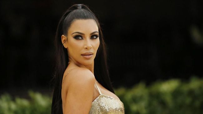 Vampire facial yang sempat dilakoni Kim Kardashian berpotensi membawa pasien pada risiko infeksi HIV dan hepatitis.