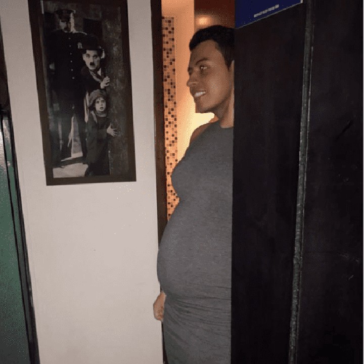 <p>Dengan posisi yang pas, ada sedikit ilusi optik yang tercipta di mana kepala si pria bak menempel di tubuh perempuan. (Foto: Instagram @lauma03)</p>