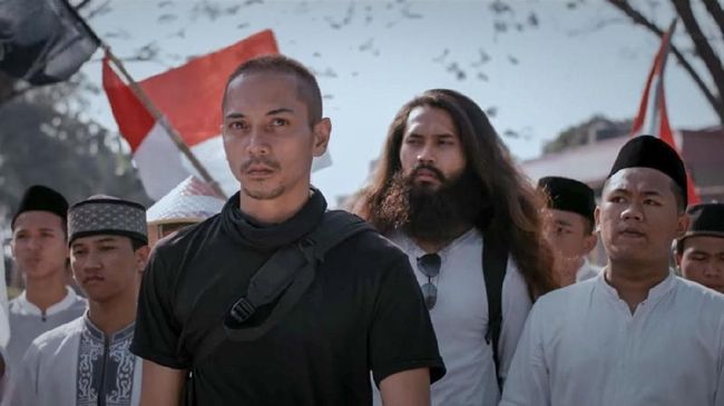 Film '212 The Power of Love' yang terinspirasi dari Aksi 212 di Monas, Jakarta menyajikan cerita dari sudut pandang konflik jurnalis dengan ayahnya.