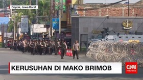 Perempatan Gunadarma Menuju Mako Brimob Ditutup