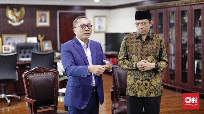 Selain memuji deretan prestasi TGB Zainul Majdi membangun daerah Nusa Tenggara Barat (NTB), Ketua MPR Zulkifli Hasan juga menilai TGB cocok jadi capres.