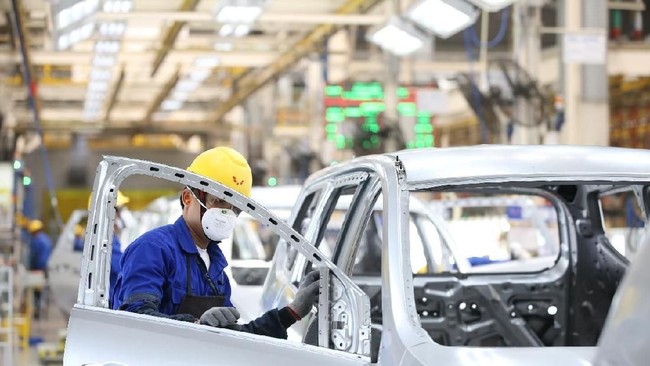 Serikat pekerja otomotif memastikan penutupan sementara pabrik yang dilakukan sejumlah merek tidak mempengaruhi gaji karyawan.