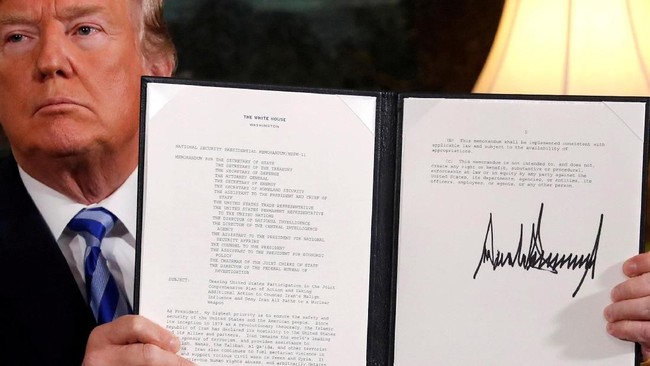 Amerika Serikat dengan mudahnya mengiyakan pertemuan dengan Korea Utara untuk membahas nuklir, sedangkan dengan Iran bersikap begitu keras dan alot.
