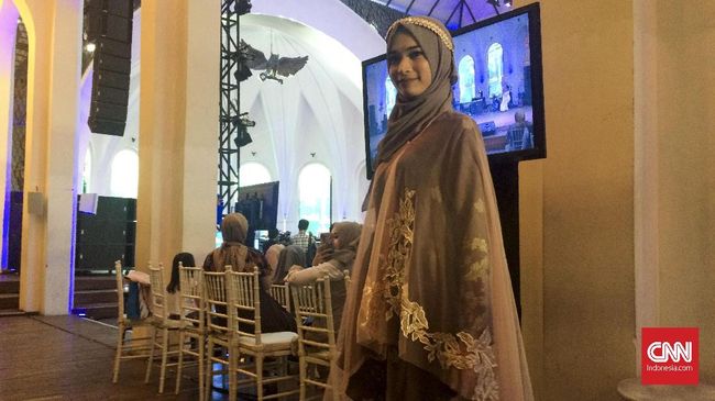 Desainer busana muslim, Ria Miranda mengeluarkan koleksi terbarunya yang diberi tajuk 'Damasca' dengan semangat perubahan untuk tiap individu.