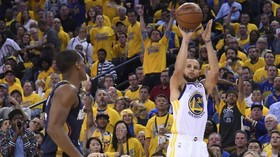 FOTO: Warriors Jumpa Rockets di Final Wilayah Barat NBA