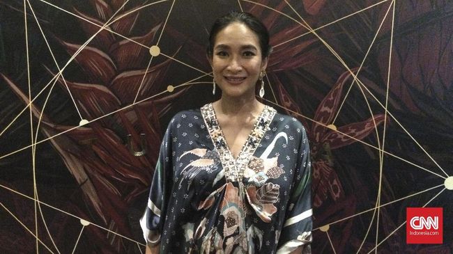 Happy Salma mengumumkan kehadiran anak keduanya yang lahir pada 2 September lalu dan diberi nama Tjokorda Ngurah Rayidaru Kerthyasa.