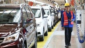 Wuling Naikkan Harga Mobil Bukan karena Rupiah Anjlok