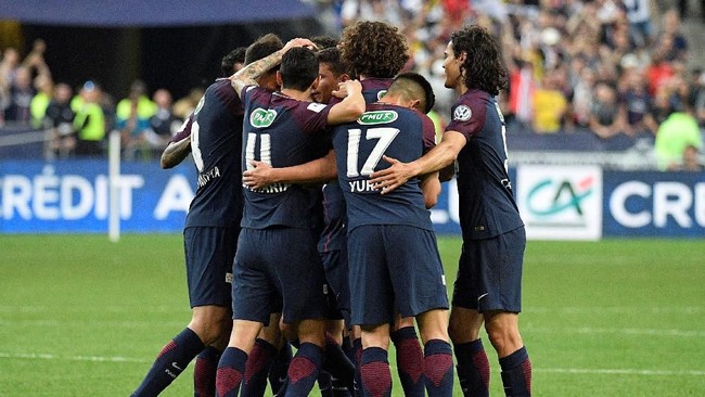 PSG sukses menyabet juara Piala Perancis usai mengalahkan Les Herbiers dengan skor 2-0 yang didukung suporter satu kota mereka di Stade de France.