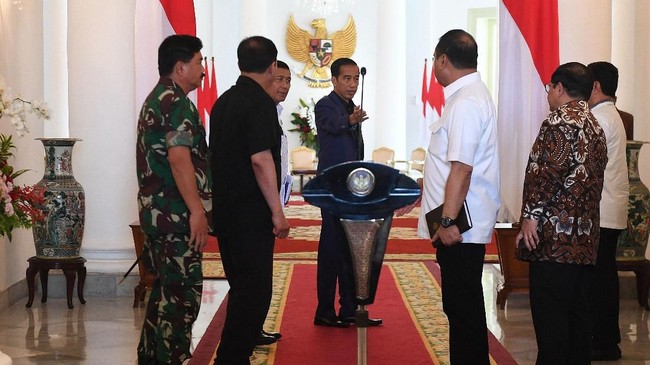 Menkopolhukam menyatakan Presiden Jokowi telah menginstruksikan Kapolri menangkap penyebar hoaks soal gempa di Palu yang malah meresahkan masyarakat.