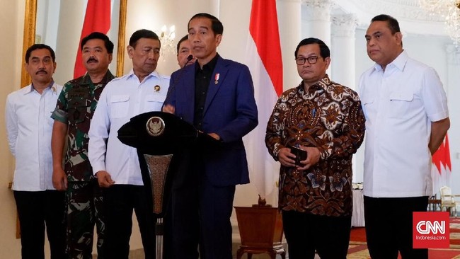 Di depan jajaran pejabat pemerintah dan pimpinan DPR saat buka puasa, Jokowi kembali menyoroti kejamnya terorisme karena beraksi dengan melibatkan anak-anak.