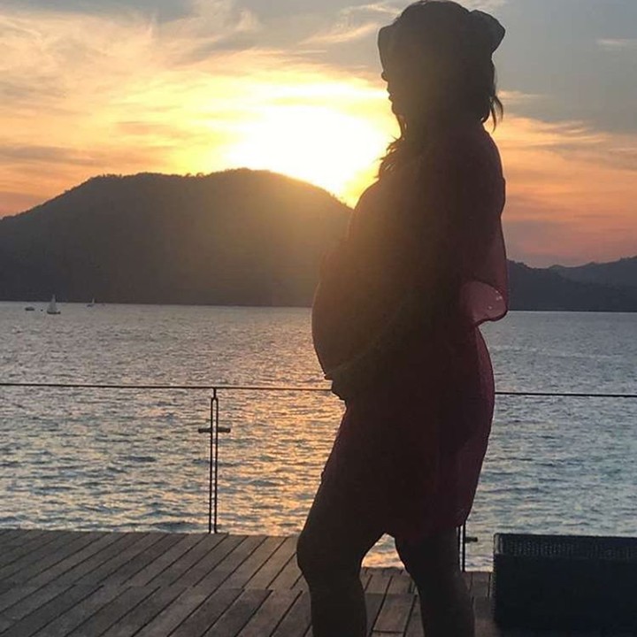 <p>Foto siluetnya oke juga. (Foto: Instagram @evalongoria)</p>