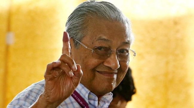 Mahathir Mohamad bergerak cepat setelah terpilih menjadi Perdana Menteri Malaysia dengan memerintahkan pencekalan Najib Razak.