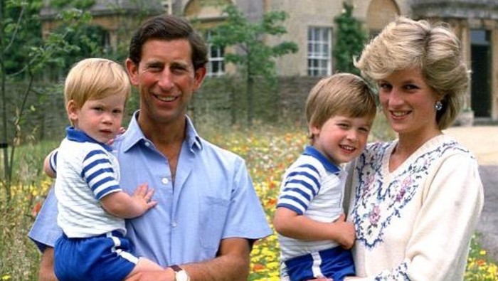 Pangeran Harry dan Pangeran William dan orang tuanya