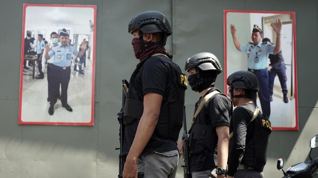 Pemerintah mengaku belum akan menambah alokasi anggaran untuk pencegahan dan penanggulangan aksi terorisme