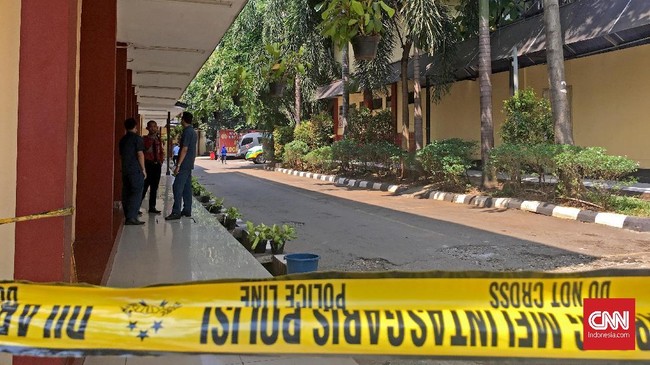 FPI menjelaskan pengacara dan keluarga korban diusir saat hendak mengambil jenazah enam laskar yang tewas ditembak polisi dalam insiden bentrok.