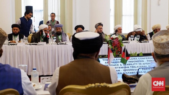 Imam Masjidil Haram Mekah, Hasan Bukhori menilai umat Islam merupakan umat pertengahan sehingga wajar jika ada seruan untuk mengamalkan paradigma moderat.