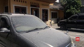 VIDEO: Hujan Abu Turun Setelah Erupsi Freaktik Merapi