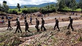 FOTO: Dampak Mematikan Tanggul Jebol di Kenya Puluhan orang tewas akibat insiden tanggul jebol di sebuah kebun bunga komersial di Kenya. Banjir menyapu dua desa dan menewaskan setidaknya 47 orang.