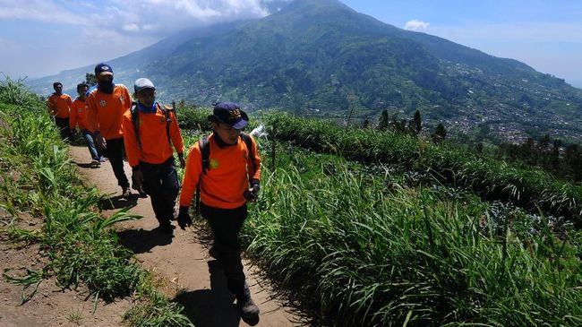 Jalur Selo maupun Sapuangin, masih ditutup untuk kegiatan pendakian Gunung Merapi
