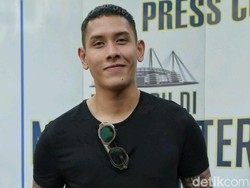 Kesal dengan Virus Corona, Ganindra Bimo Unggah Foto Ini