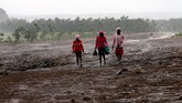FOTO: Dampak Mematikan Tanggul Jebol di Kenya Puluhan orang tewas akibat insiden tanggul jebol di sebuah kebun bunga komersial di Kenya. Banjir menyapu dua desa dan menewaskan setidaknya 47 orang.