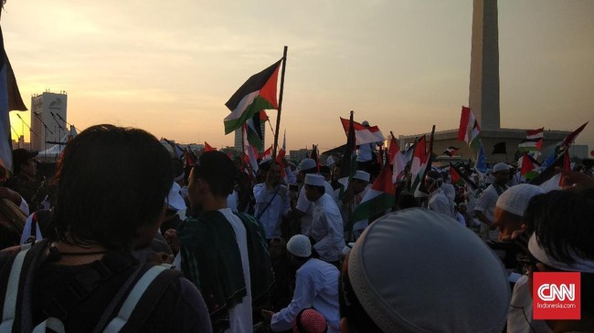Ketua MUI bidang hubungan luar negeri memprediksi sekitar massa berjumlah sekitar dua juta akan hadir di Monas untuk aksi bela Palestina pada Minggu (5/11).