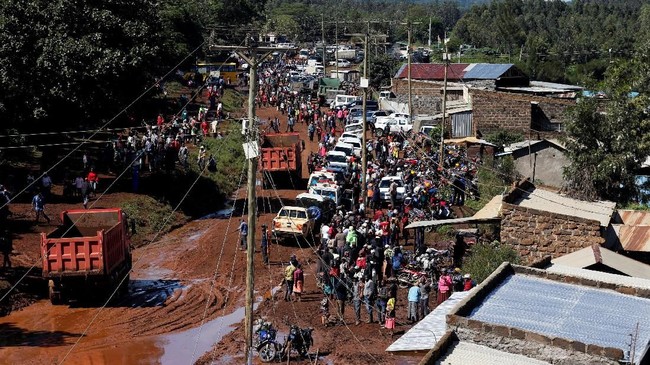 Sedikitnya 44 orang tewas setelah sebuah tanggul bendungan jebol di Kenya. Jumlah tersebut diduga bakal bertambah karena puluhan orang masih hilang.