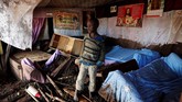FOTO: Dampak Mematikan Tanggul Jebol di Kenya Puluhan orang tewas akibat insiden tanggul jebol di sebuah kebun bunga komersial di Kenya. Banjir menyapu dua desa dan menewaskan setidaknya 47 orang.