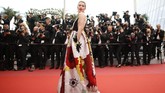 FOTO: Yang Memukau di Karpet Merah Cannes 2018 Lewat busananya, Cate Blanchett dan Lupita Nyong'O tampak memukau dan 'bersinar' di bawah lampu sorot kamera karpet merah Festival Film Cannes 2018.
