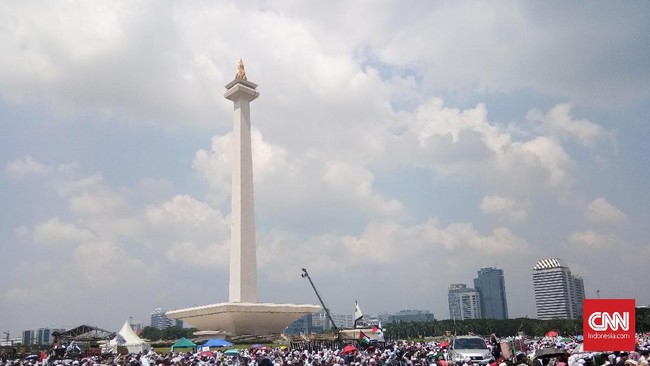 Wakil Gubernur DKI Sandiaga Uno memastikan Pemprov DKI akan menggelar salat tarawih akbar di Monas yang disebutnya sebagai tempat pemersatu umat.