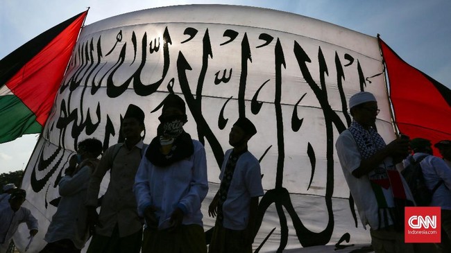 Aksi 115 Pembebasan Baitul Maqdis diawali salat Subuh berjemaah di Istiqlal dan Monas. Aksi mengecam AS dan Donald Trump ini berakhir tertib, aman, dan damai.
