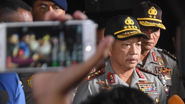 BEM Universitas Halu Oleo (UHO) Kendari menuntut Kapolri Jenderal Tito Karnavian dicopot, setelah dua mahasiswa tewas dalam aksi di kantor DPRD Sultra.