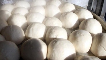 img-title Kisah Sedih Anak 4 SD Keliling Jualan Bakpao demi Kasih Makan Keluarga