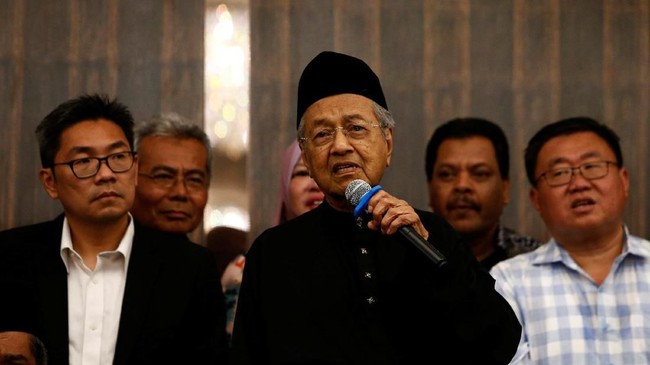 Istana Negara Malaysia memastikan bahwa Raja Malaysia sudah menerima daftar nama menteri tambahan kabinet PM Mahathir Mohamad yang akan dilantik pada 2 Juli.