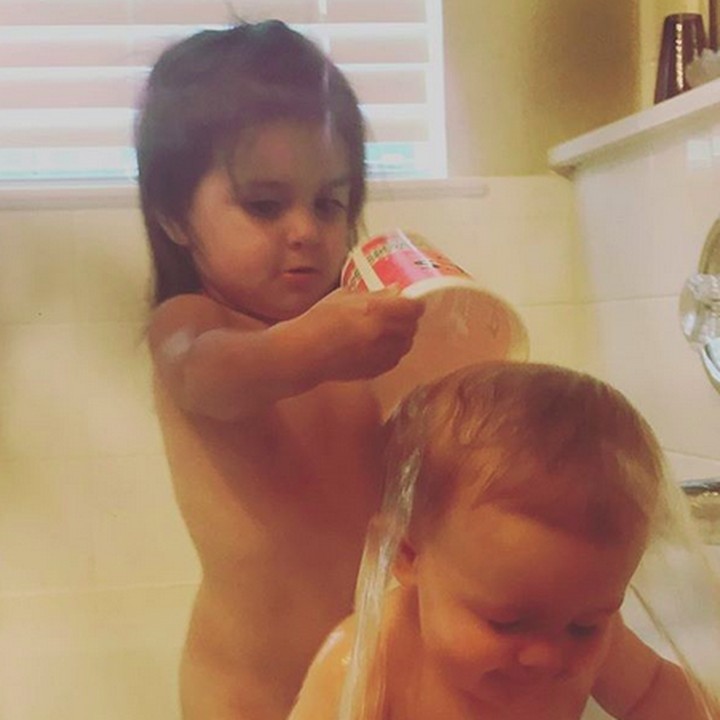 <p>"Adik pasrah aja deh, Kak," (Foto: Insatgram/ @mrsraevanb)  </p>