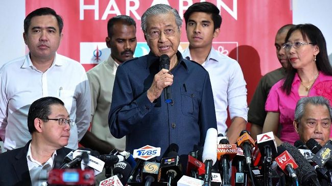 Mahathir Batalkan Proyek Kereta Cepat Malaysia-Singapura