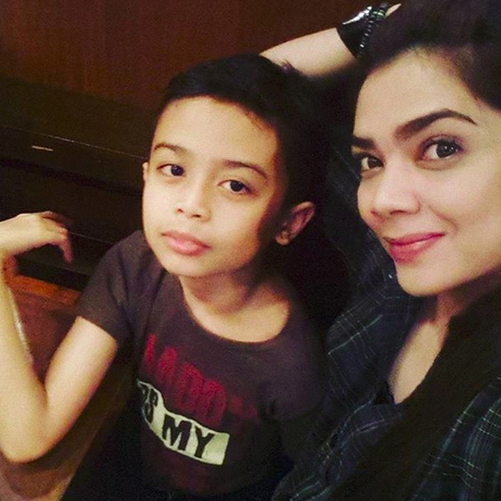 <p>Tahun ini Kiano genap berumur 11 tahun, Bun. Hmm, kalau dilihat-lihat Kiano mirip nih sama bundanya. (Foto: Instagram/ @novasoraya16)  </p>