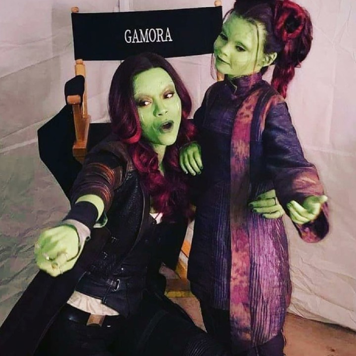 <p>Saat jadi Gamora, Zoe juga tetap dekat dengan anak-anak lho. (Foto: Instagram/zoesaldana)  </p>
