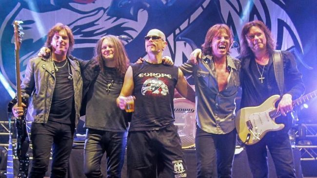 Kembali datang ke Indonesia setelah 28 tahun, band rock Europe yang terkenal dengan 'Final Countdown' menghentak panggung Boyolali, Sabtu (12/5) malam.
