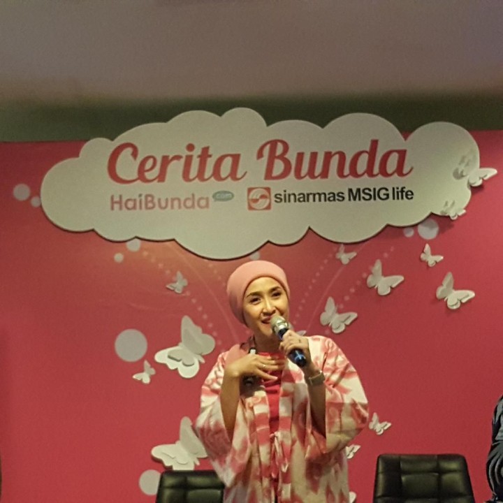 Financial planner dan founder ZAP Finance, Prita Ghozie, menjelaskan secara gamblang bagaimana sebaiknya kita merencanakan keuangan, utamanya agar kelak nggak berat saat anak sudah bersekolah.
