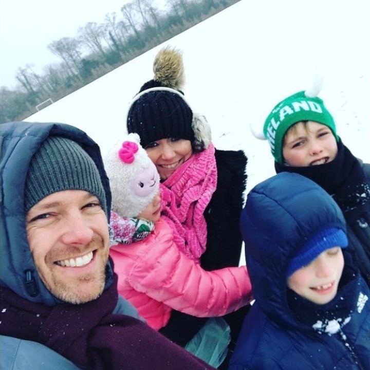 <p>Meski sibuk jadi presenter televisi, radio, penyanyi, penari, dan menulis lagu, Nicky selalu menyempatkan diri untuk bisa jalan bareng keluarga. (Foto: Instagram @nickybyrneinsta)</p>