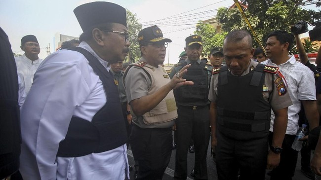 Kapolda Jatim Irjen Machfud Arifin membuka peluang keterkaitan antara ledakan di Sidoarjo dengan teror bom di Surabaya.