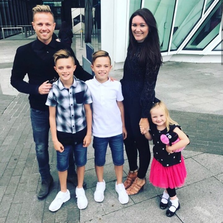 <p>Wajah-wajah bahagia keluarga Byrne. (Foto: Instagram @nickybyrneinsta)</p>